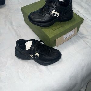 Gucci rhyton Men's Black Sneakers with White Emblem
